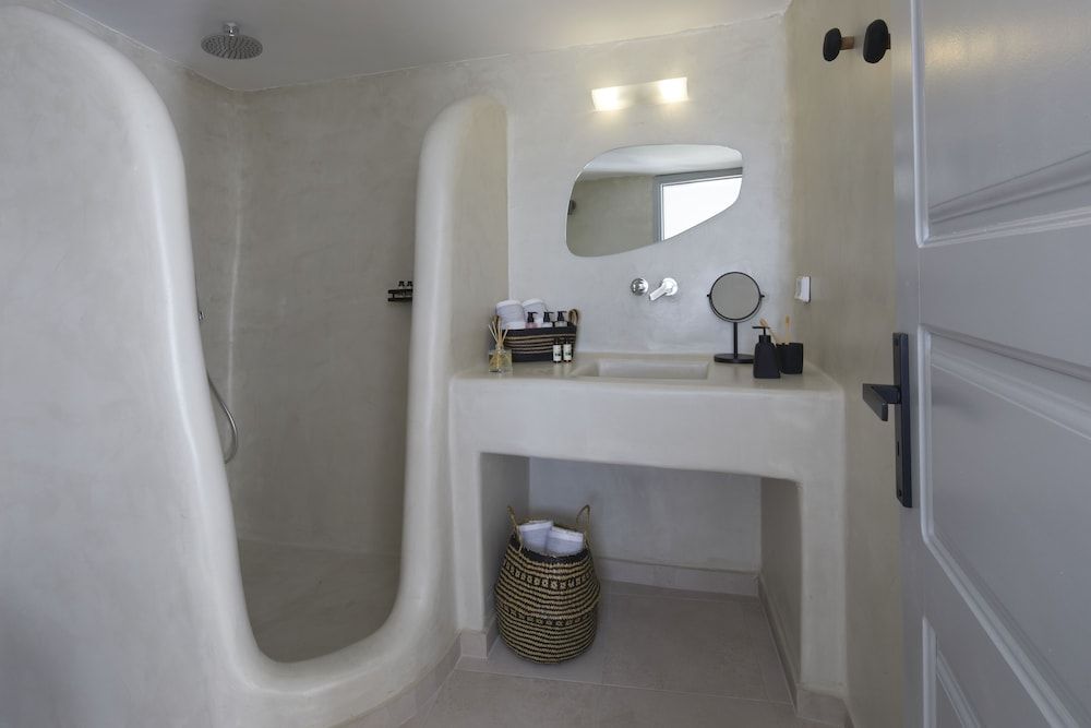 El Verano Suites Suite with Hot Tub 6