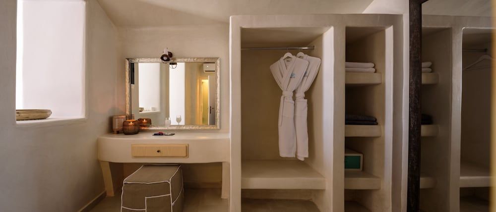 Acro Blue Luxury Villas Cave Villa 3