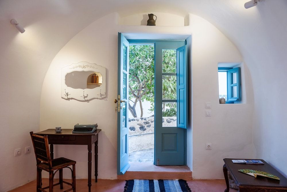 Santorinio Yellow House Villa 13