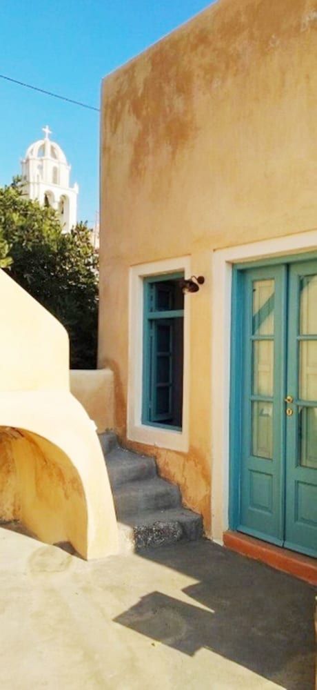 Santorinio Yellow House Family Villa 13