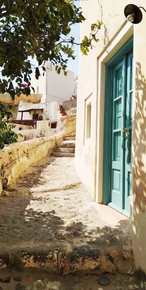undefined Santorinio Yellow House 3