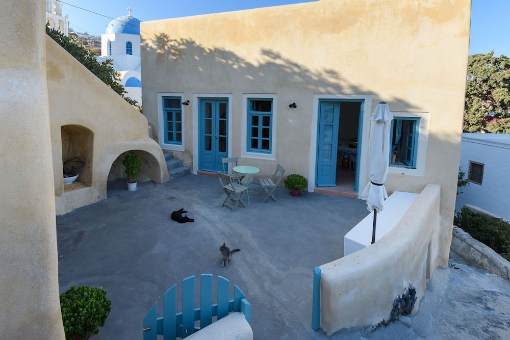 undefined Santorinio Yellow House 8