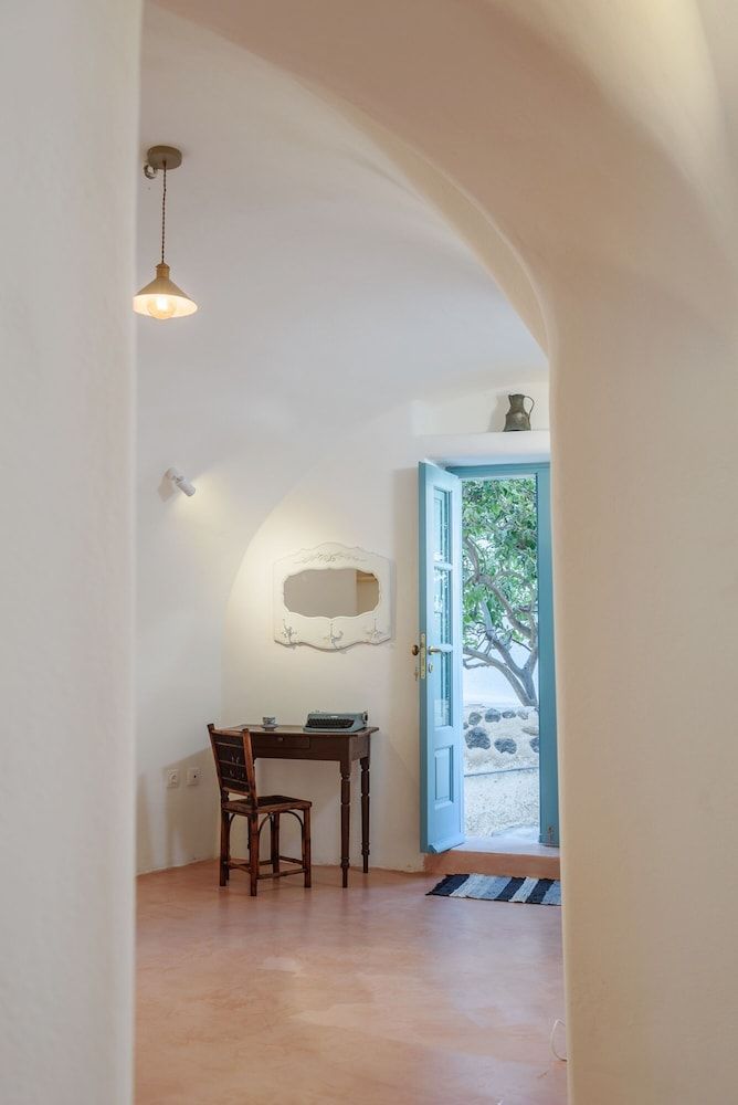 Santorinio Yellow House Villa 14