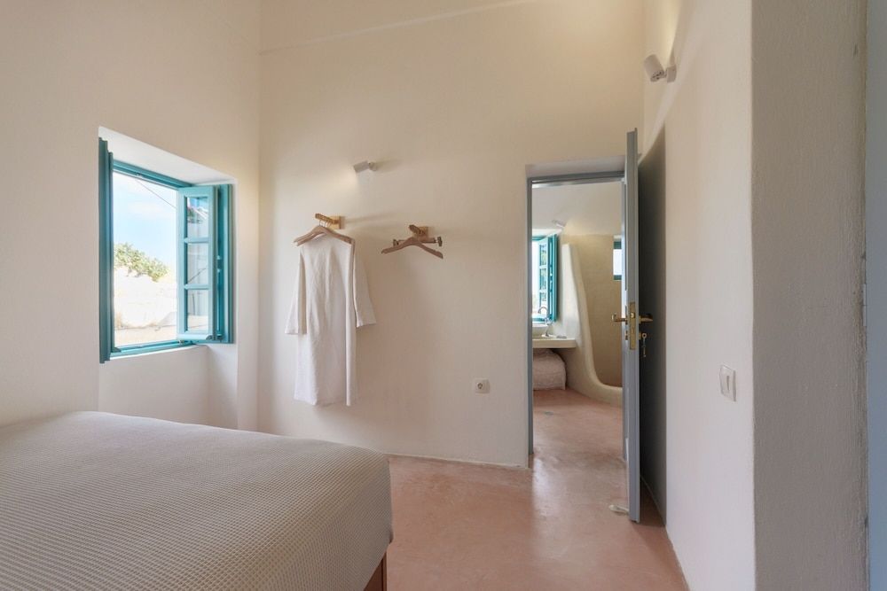 Santorinio Yellow House Family Villa 17