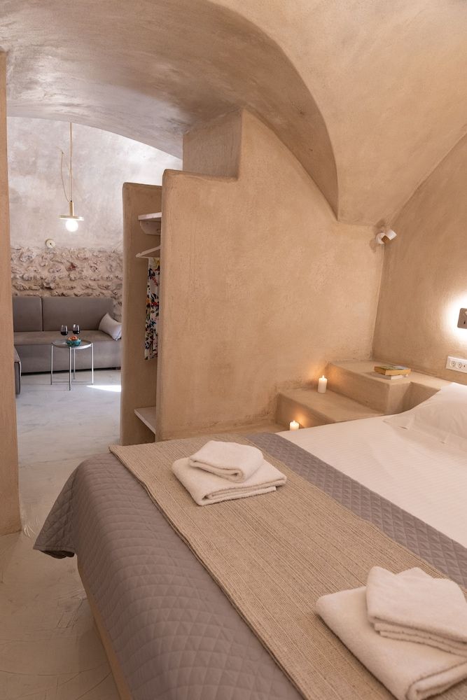 OIA CELLARS Deluxe Cellar III with Outdoor Hot Tub 8