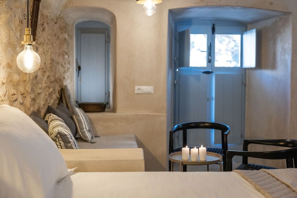 OIA CELLARS Superior Cellar ( I and II) with Outdoor Hot Tub 18