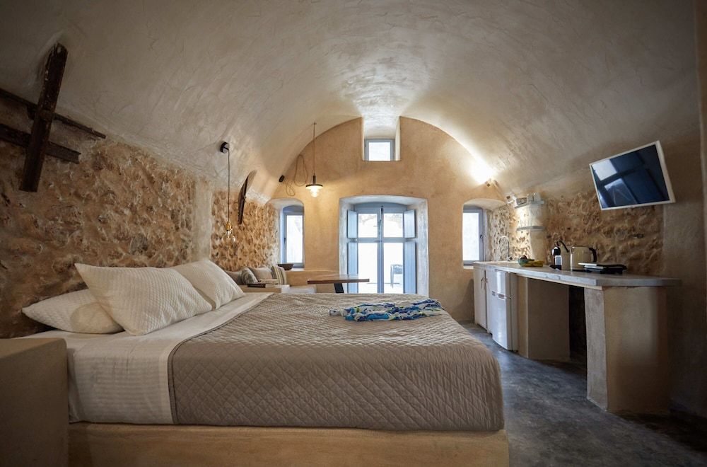 OIA CELLARS Superior Cellar ( I and II) with Outdoor Hot Tub 16