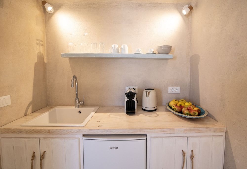 OIA CELLARS Premier Cellar IV with Outdoor Hot Tub and Sea View 7