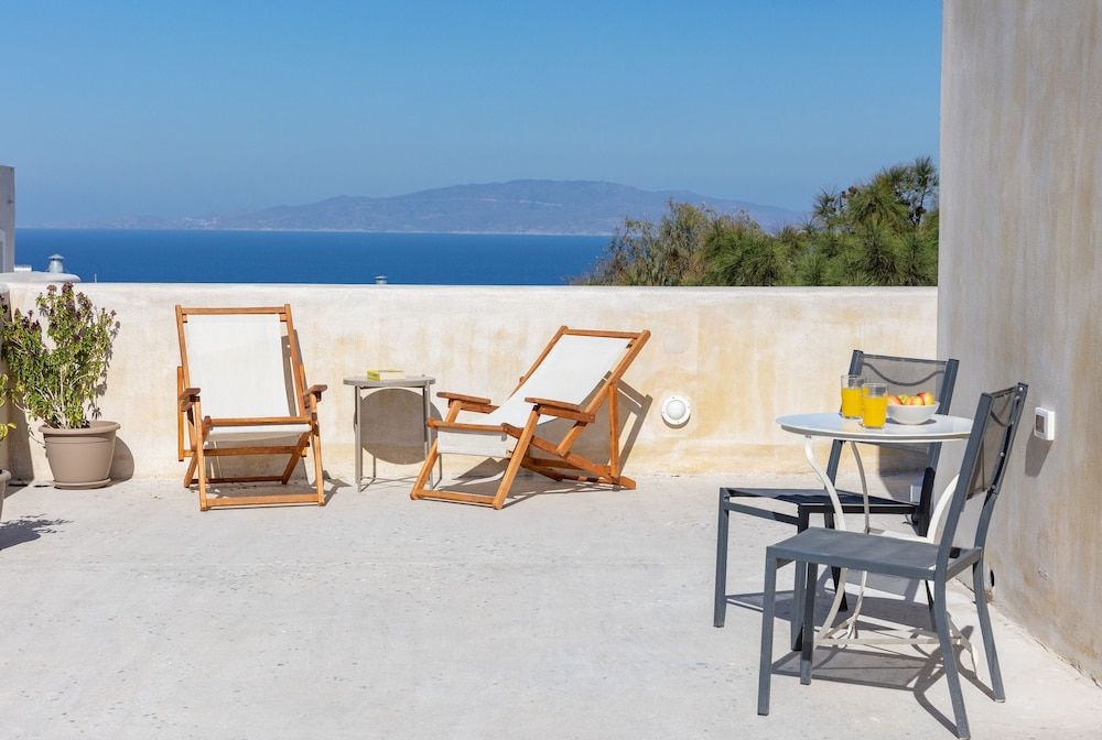 OIA CELLARS Premier Cellar IV with Outdoor Hot Tub and Sea View 6