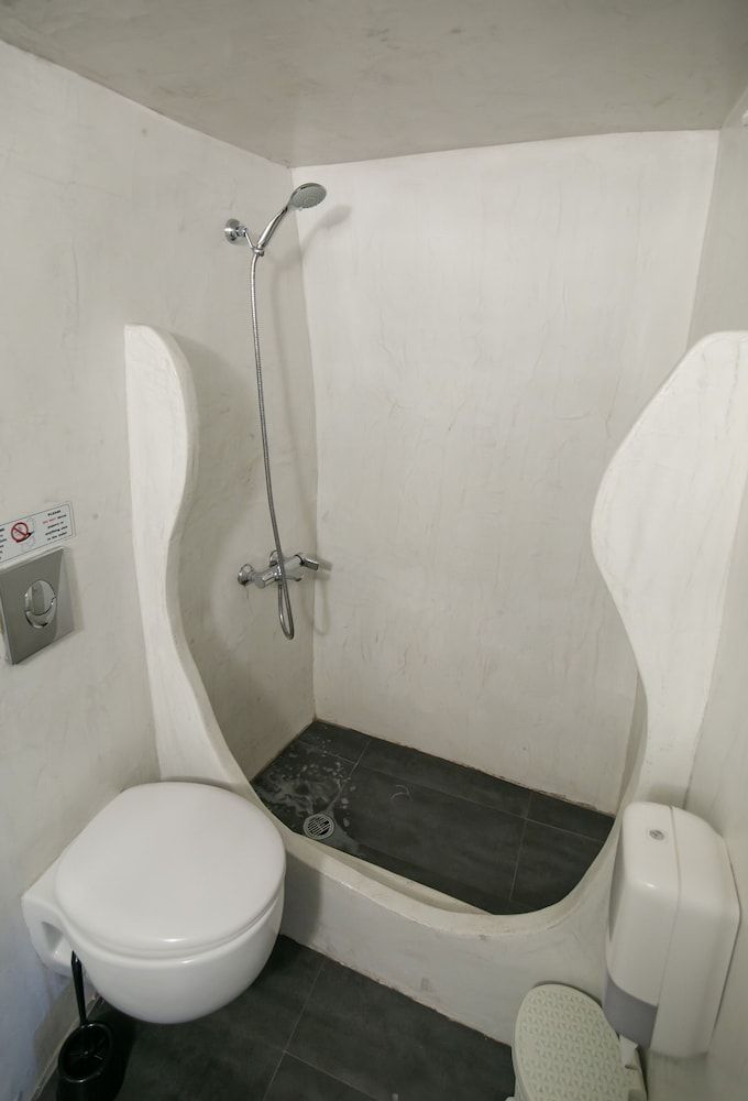 Vogue Suites Cave Standard Studio with Caldera View 11