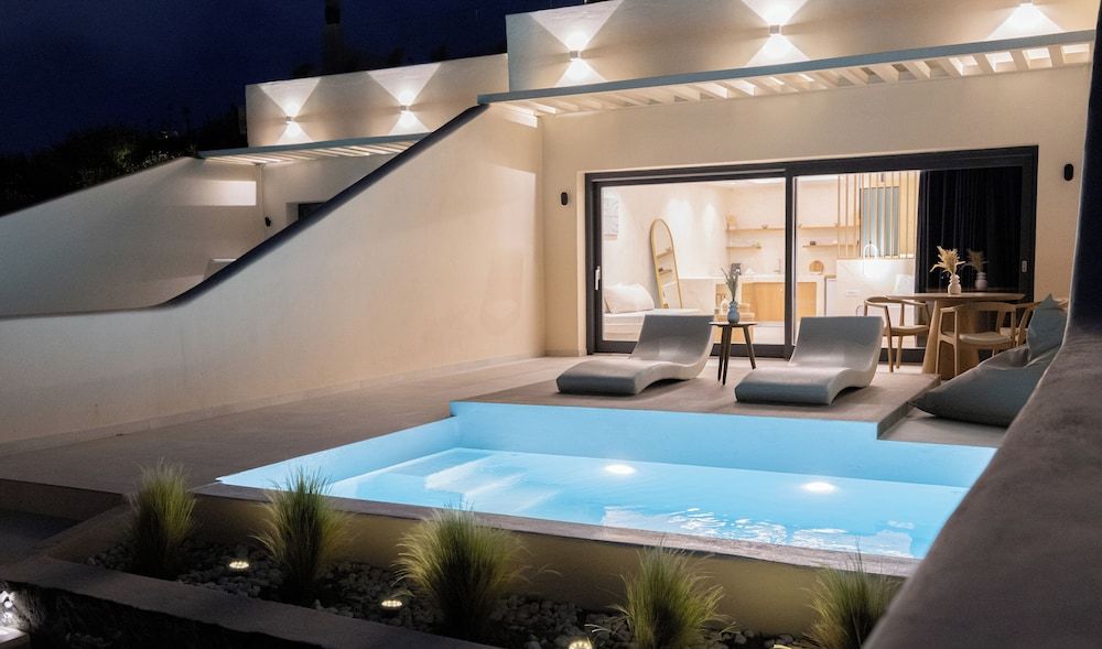 undefined Pnoé Luxury Suites 7