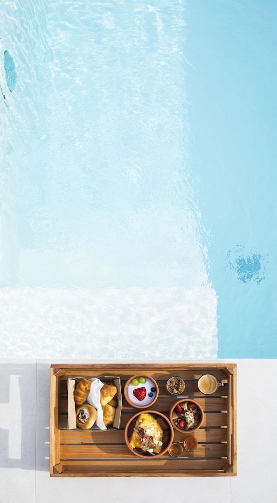 undefined Pnoé Luxury Suites 9