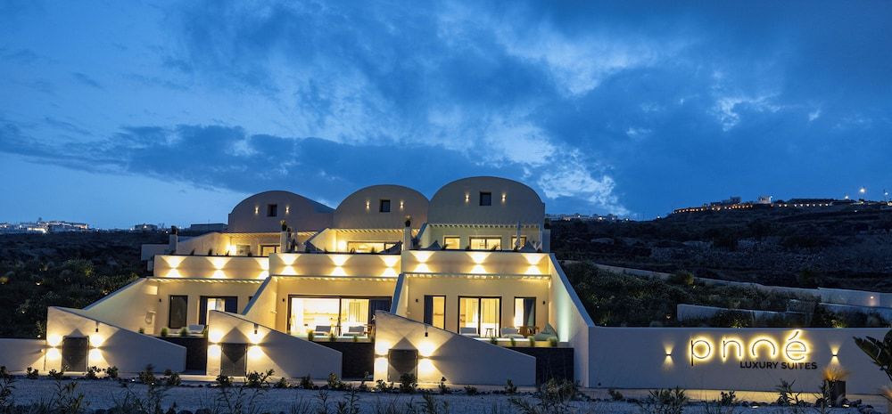 undefined Pnoé Luxury Suites 4