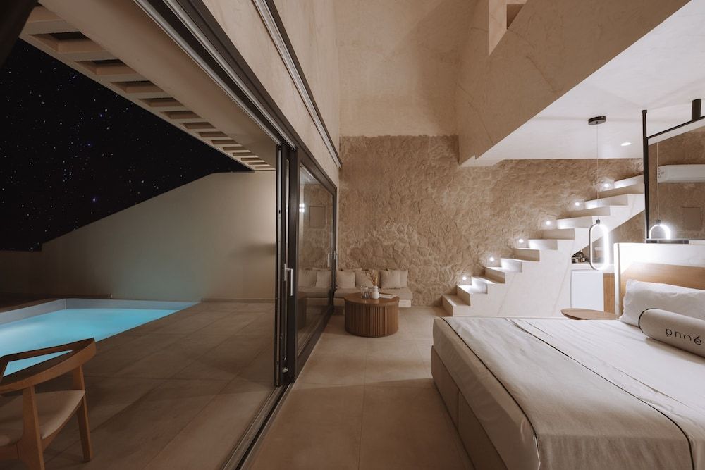 undefined Pnoé Luxury Suites 2