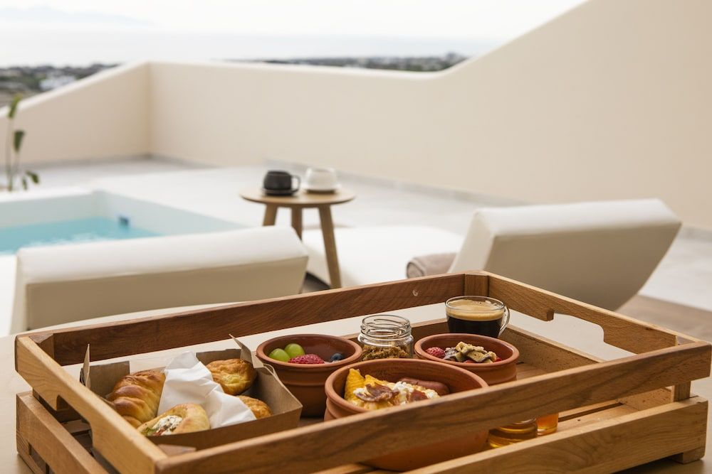 undefined Pnoé Luxury Suites 8