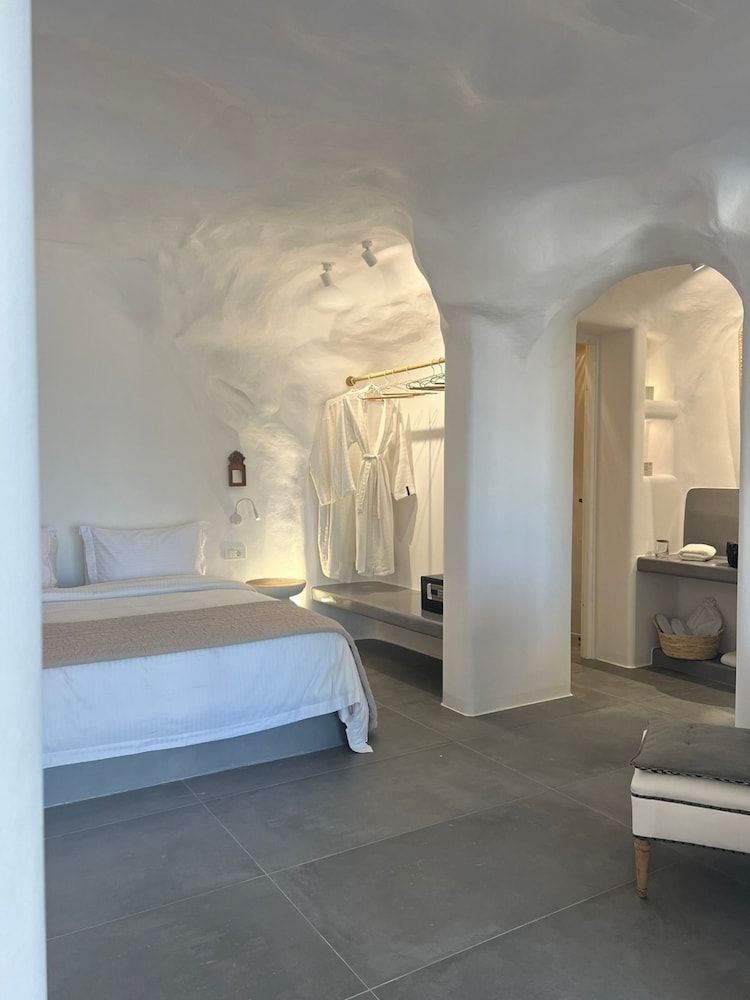 undefined Numa Santorini 4