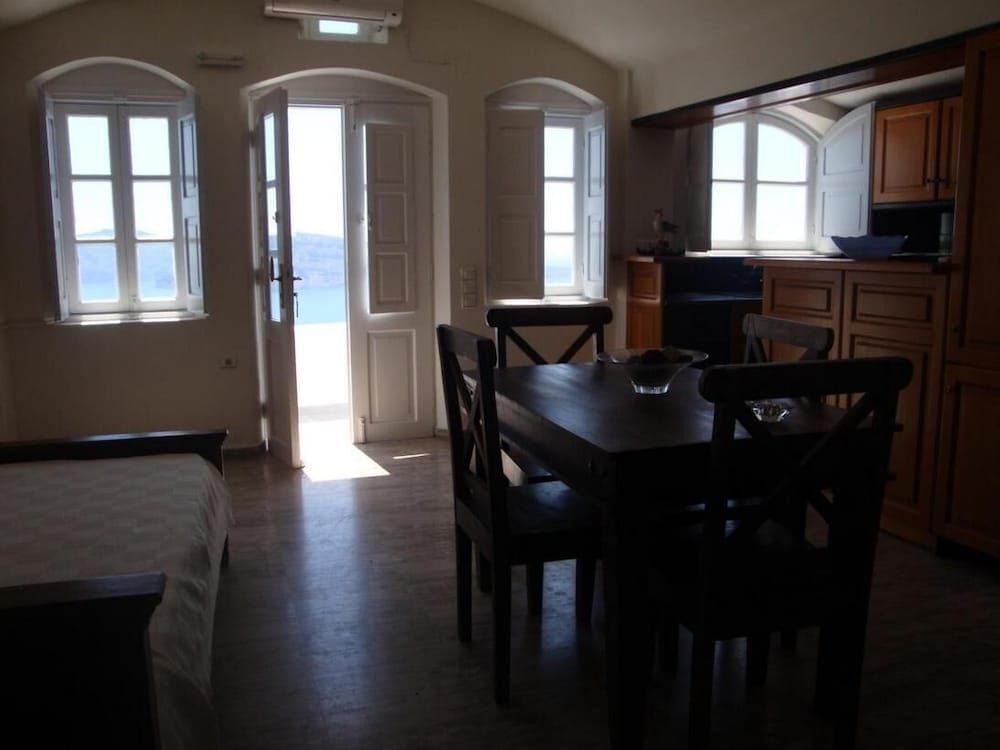 Captain John Traditional Houses - Adults Only Luxury Suite 8