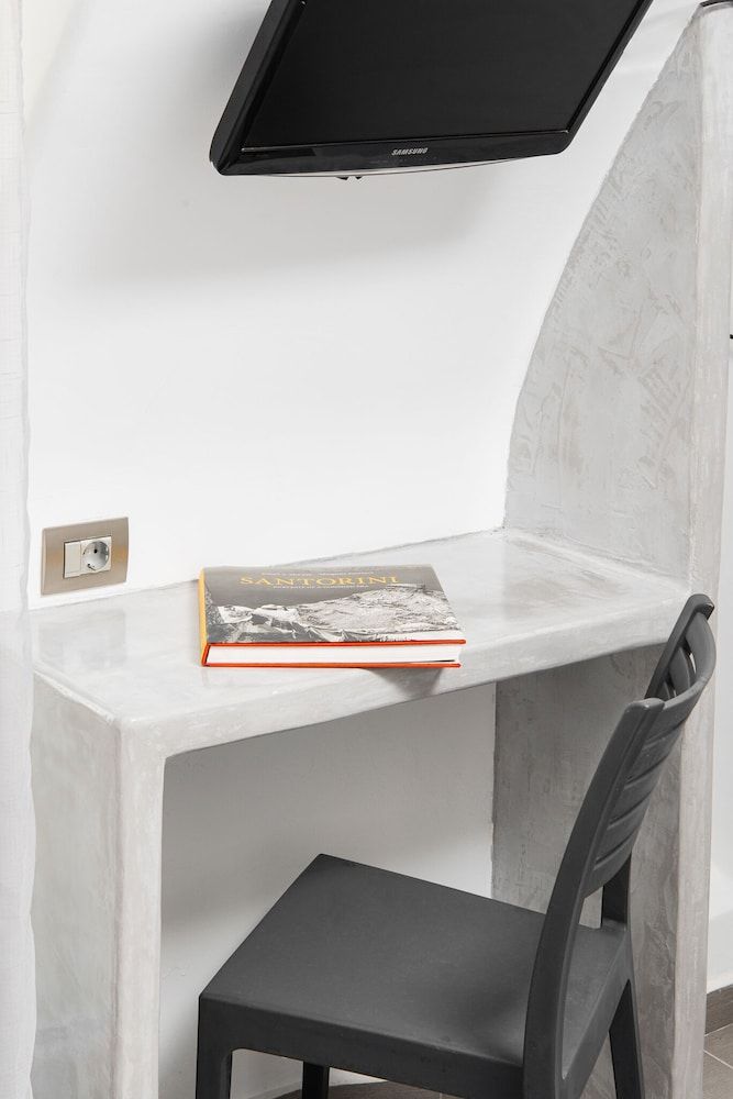 undefined Golden Comfort Suites 6