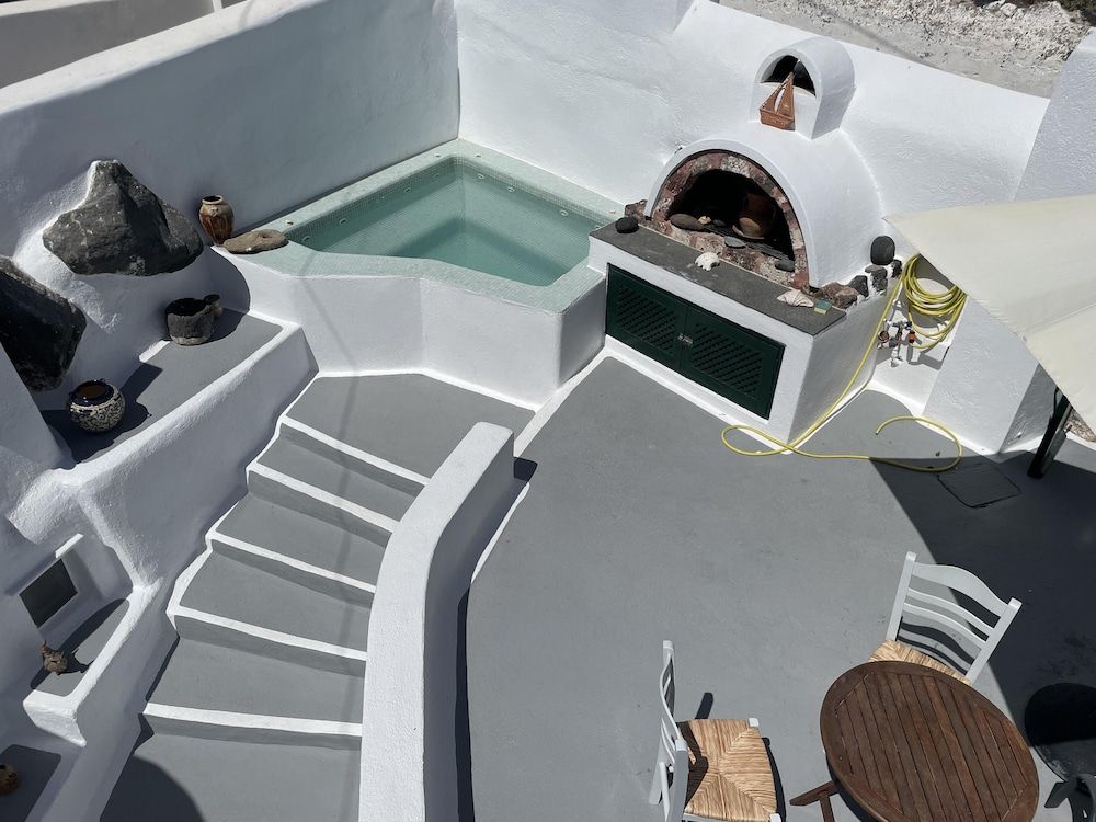 undefined Charming 2-bed Villa in Thera With Outdoor hot tub