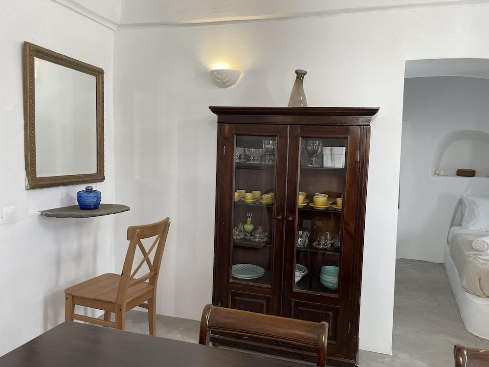 undefined Charming 2-bed Villa in Thera With Outdoor hot tub 5