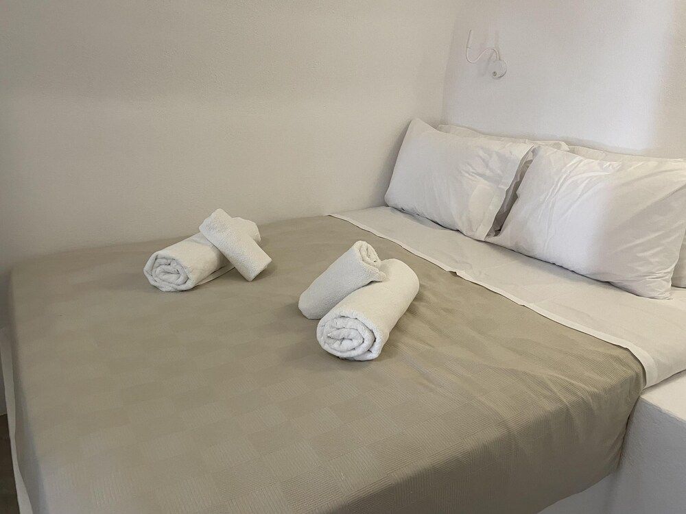 undefined Charming 2-bed Villa in Thera With Outdoor hot tub 7