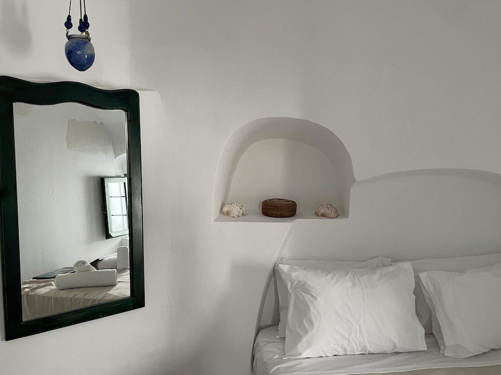 undefined Charming 2-bed Villa in Thera With Outdoor hot tub 6