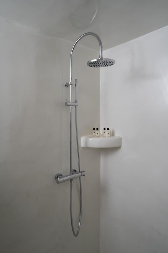 undefined Madame Kalitsi-erato Room 6