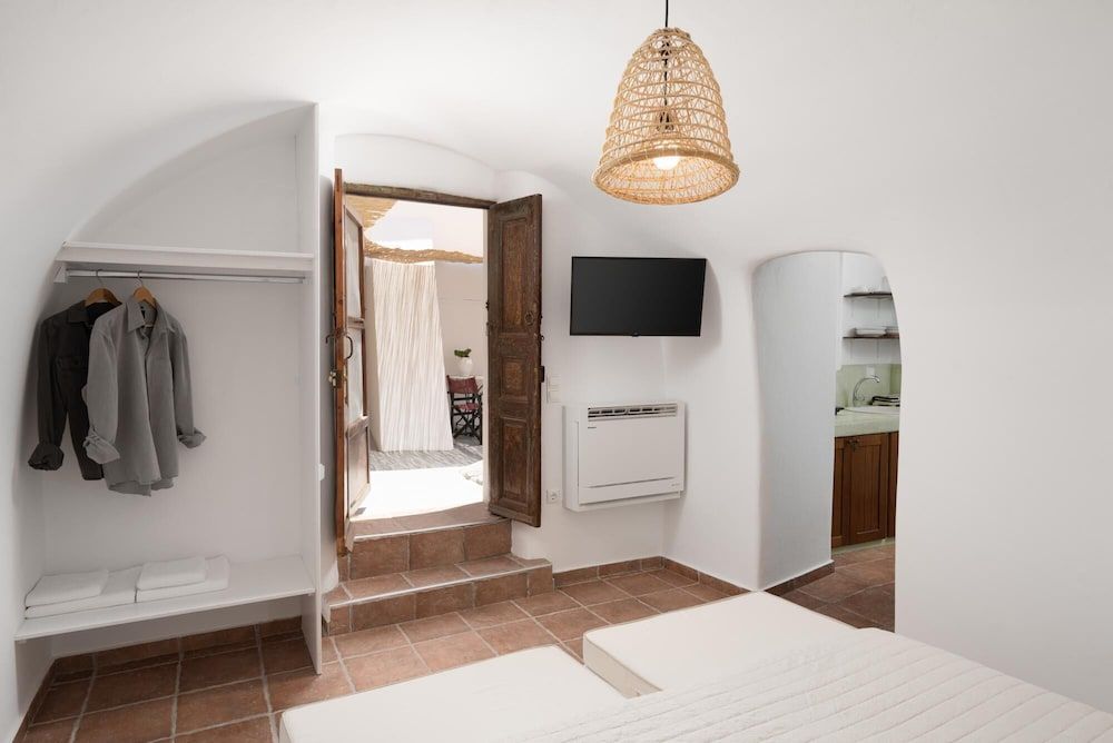 undefined Madame Kalitsi-erato Room