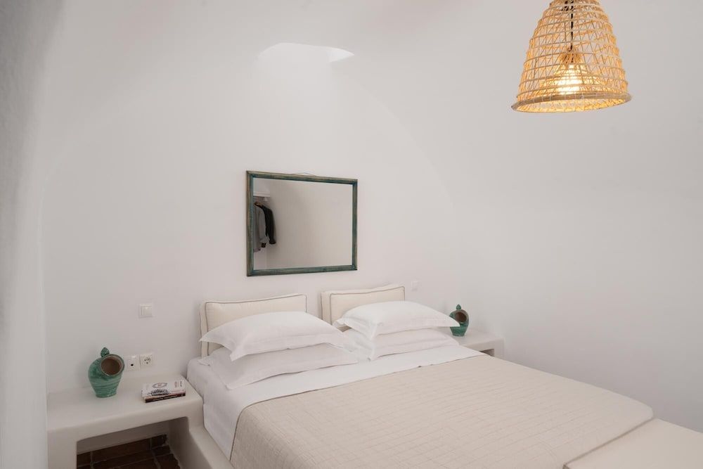undefined Madame Kalitsi-erato Room 9