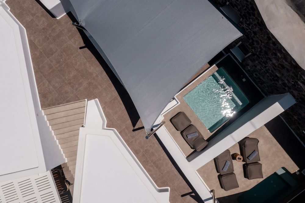 undefined Victoria Caves 8