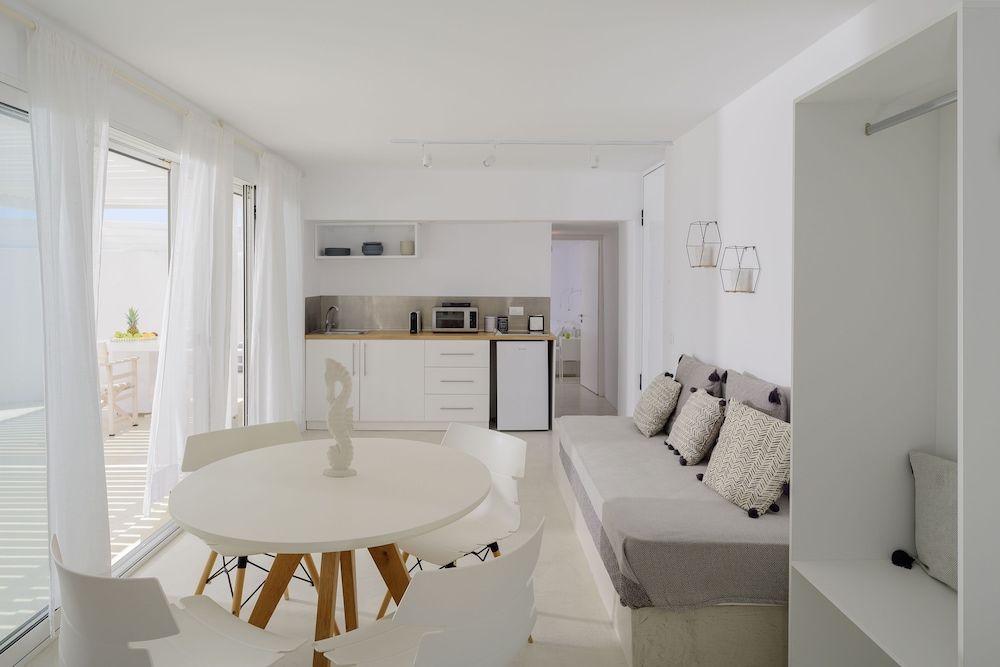 undefined Infinite Blue Luxury Suites 5