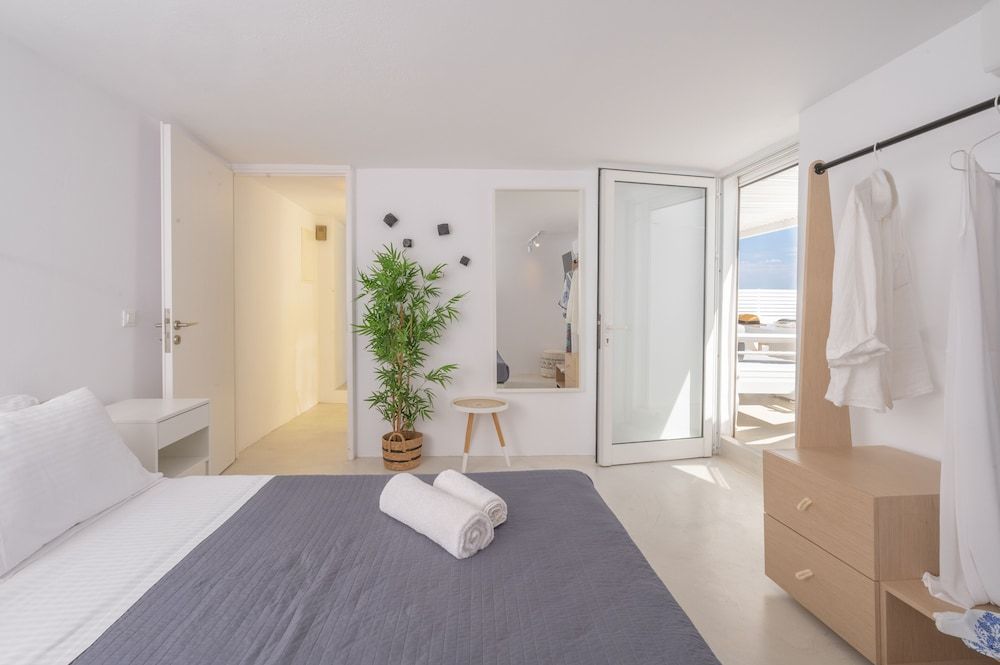 undefined Infinite Blue Luxury Suites 4