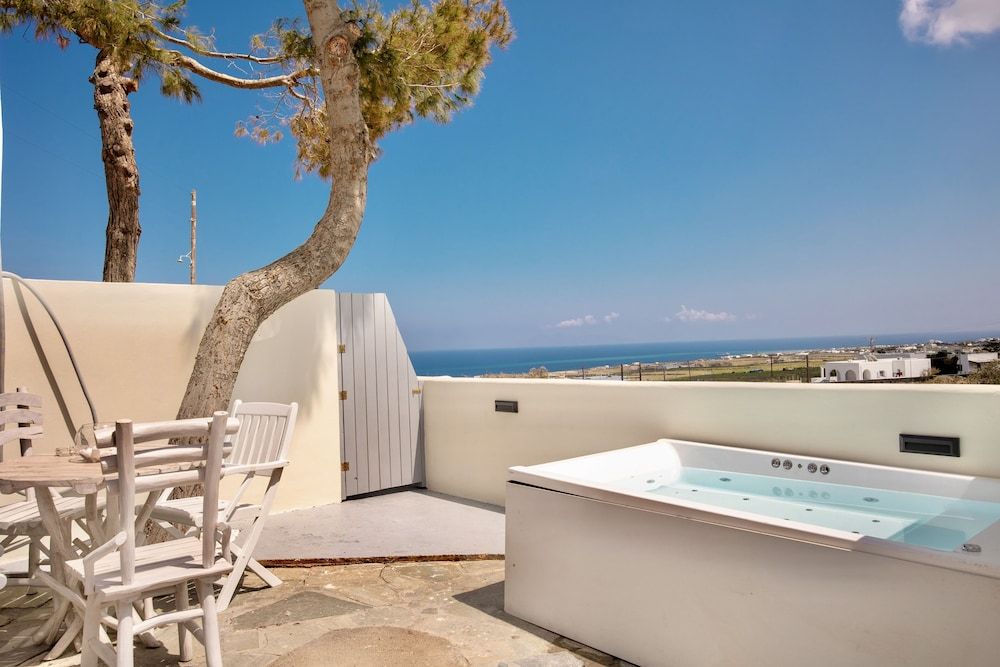 Dawn Suites Santorini Senior Suite, Jetted Tub, Sea View 13