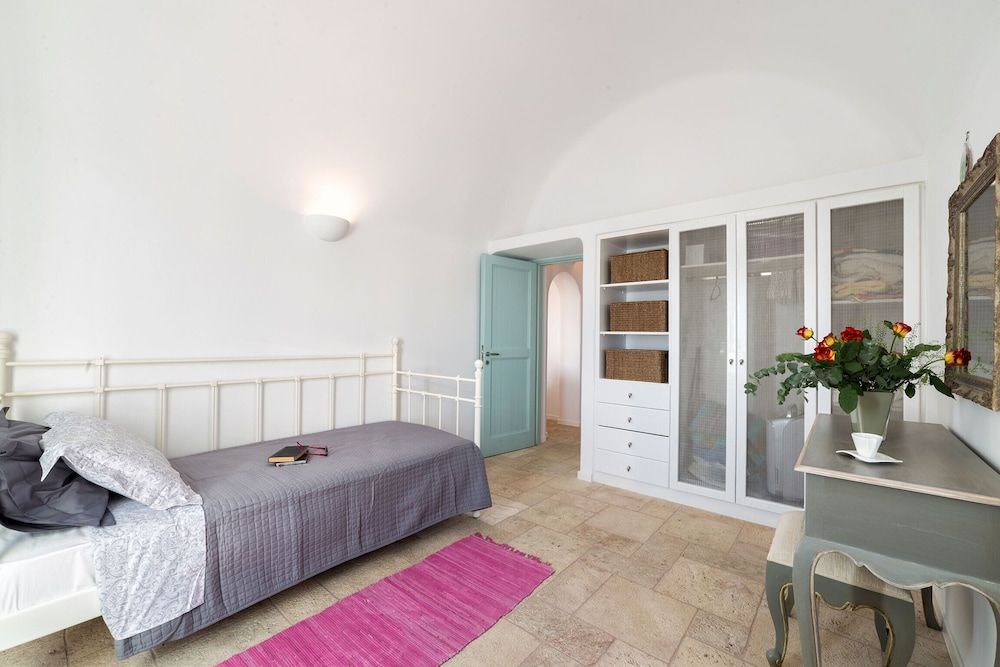 undefined Sleeps8-parking-garden-pool-sunsets-barbeque 5