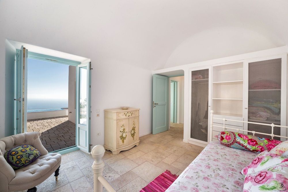 Sleeps8-parking-garden-pool-sunsets-barbeque Villa 13