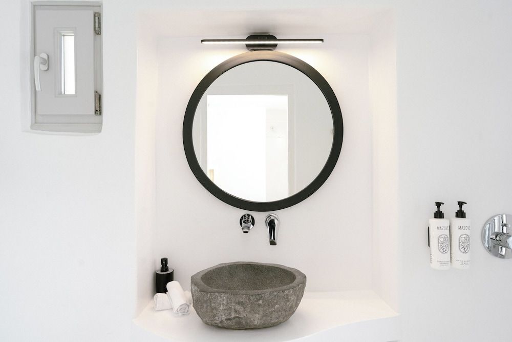 Nano Oia Canaves Honeymoon Villa, Jetted Tub, Sea View 10