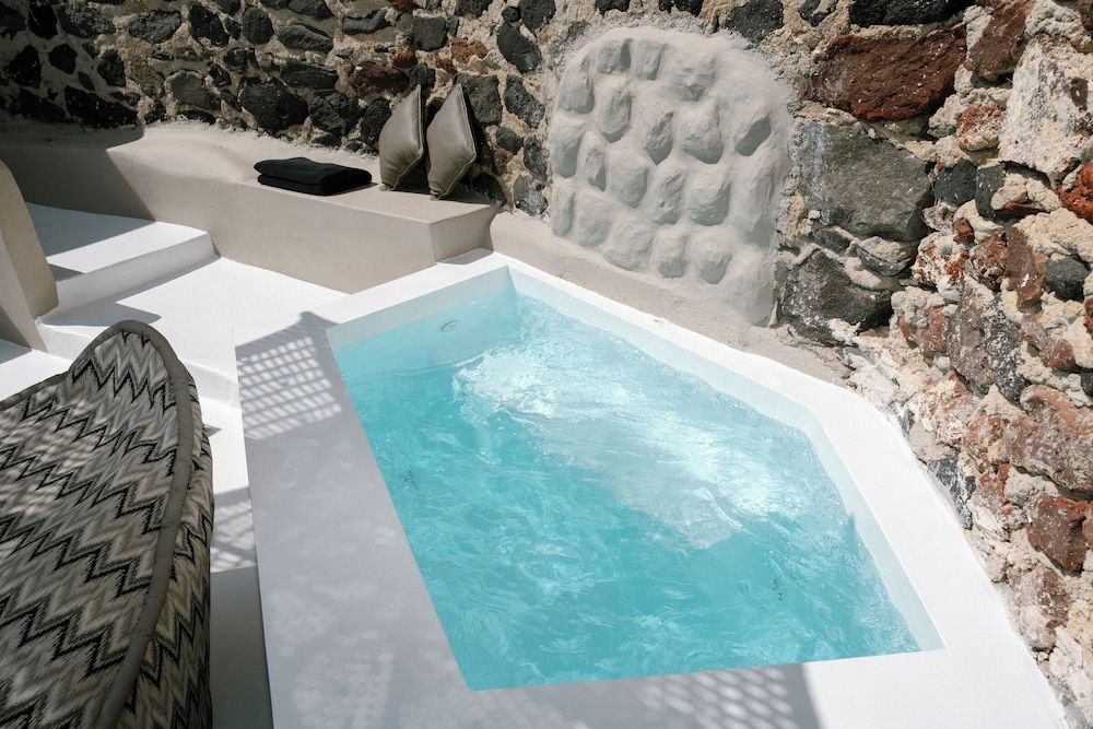Nano Oia Canaves Honeymoon Villa, Jetted Tub, Sea View 12