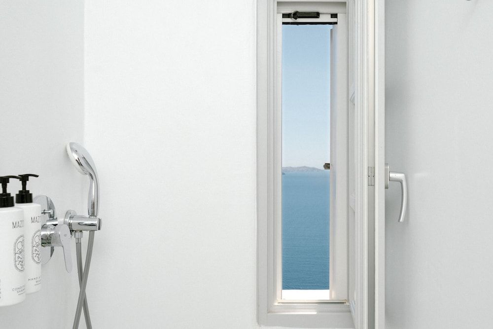 Nano Oia Canaves Honeymoon Villa, Jetted Tub, Sea View 11