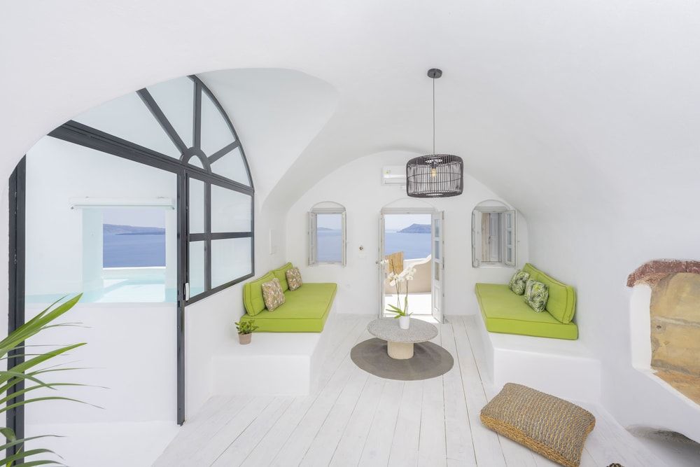 undefined Nano Oia Canaves 2