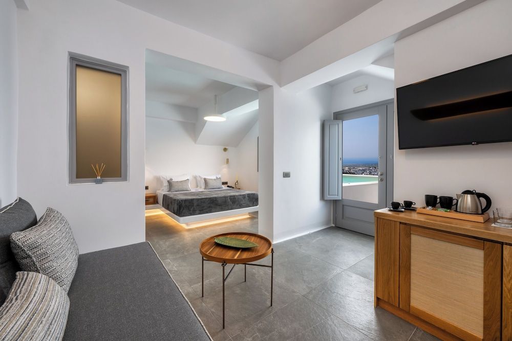 Eteoro Suites Honeymoon Suite with outdoor 11