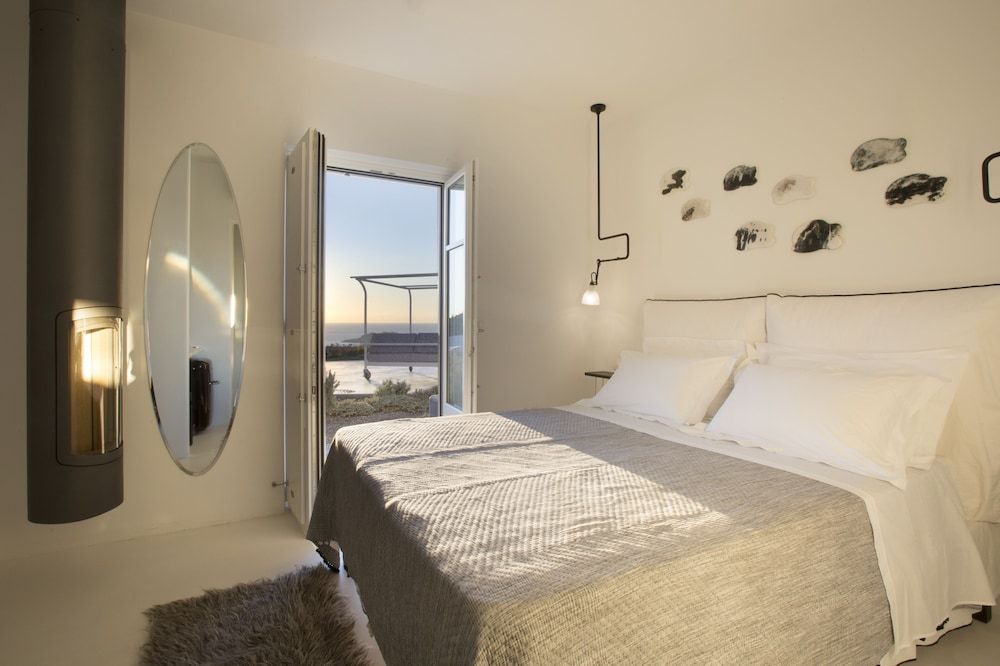 EROSANTORINI Luxury Quadruple Room 3