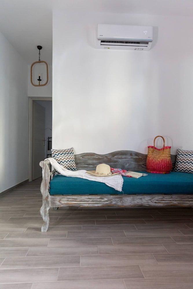 Santorita Suites premier suite with shared pool