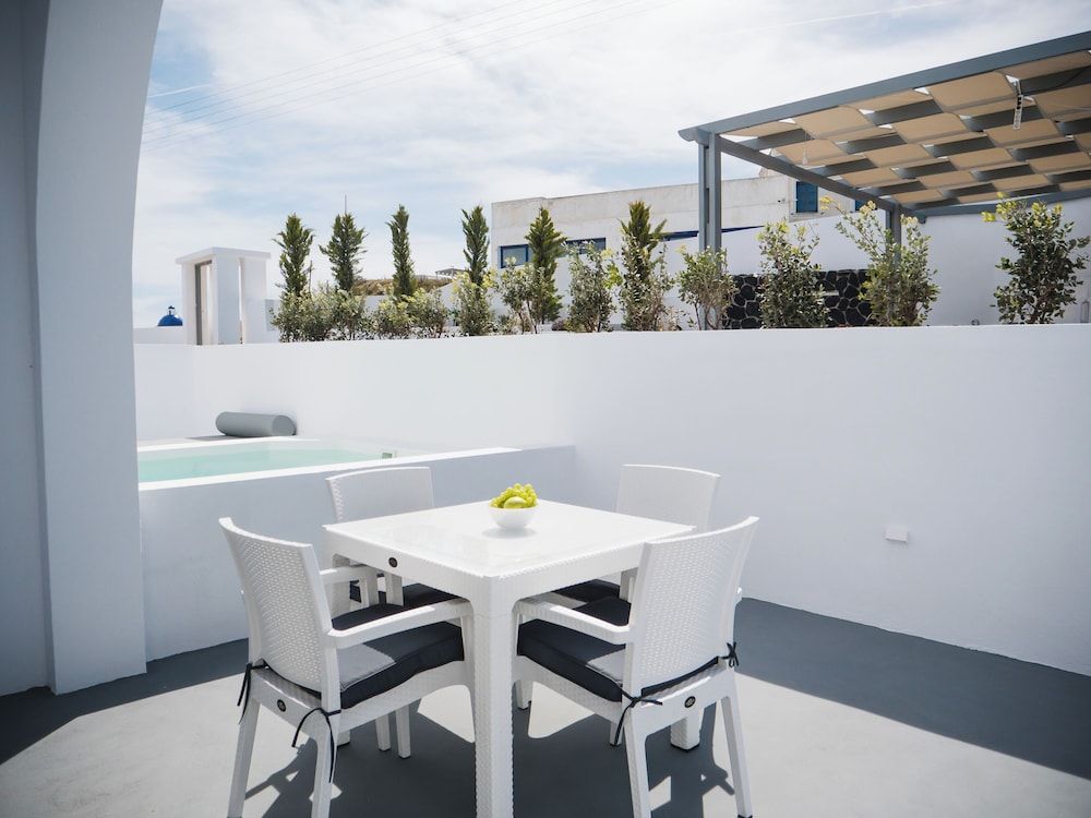 undefined Anthemis Suites 8