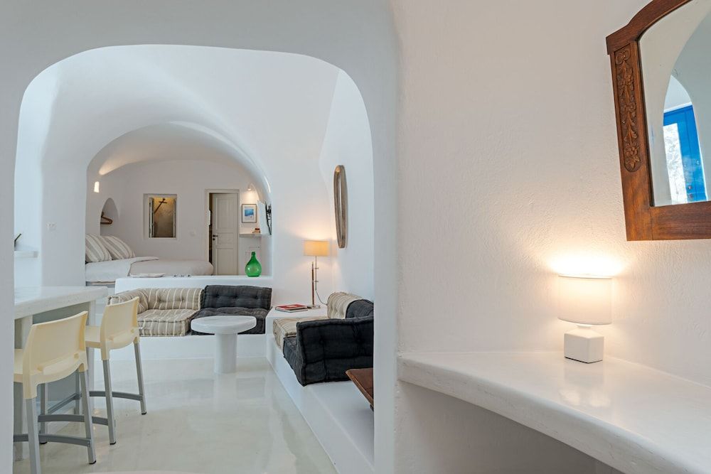 Crown Of Fira Basic Villa 15