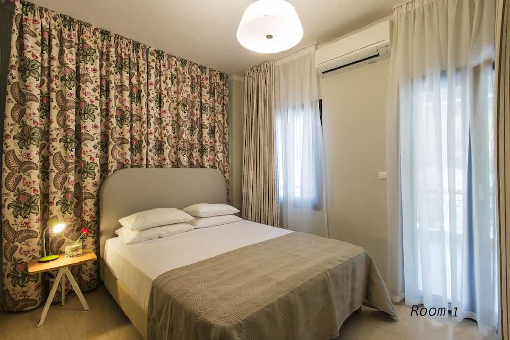 Small Double Room, 1 Queen Bed, Balcony, Hill View (1)