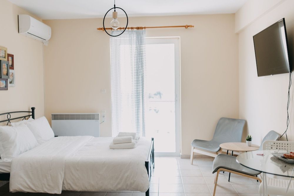 Best House Nirvana Patra Comfort Studio, 1 Bedroom, Balcony, Mountain View 2