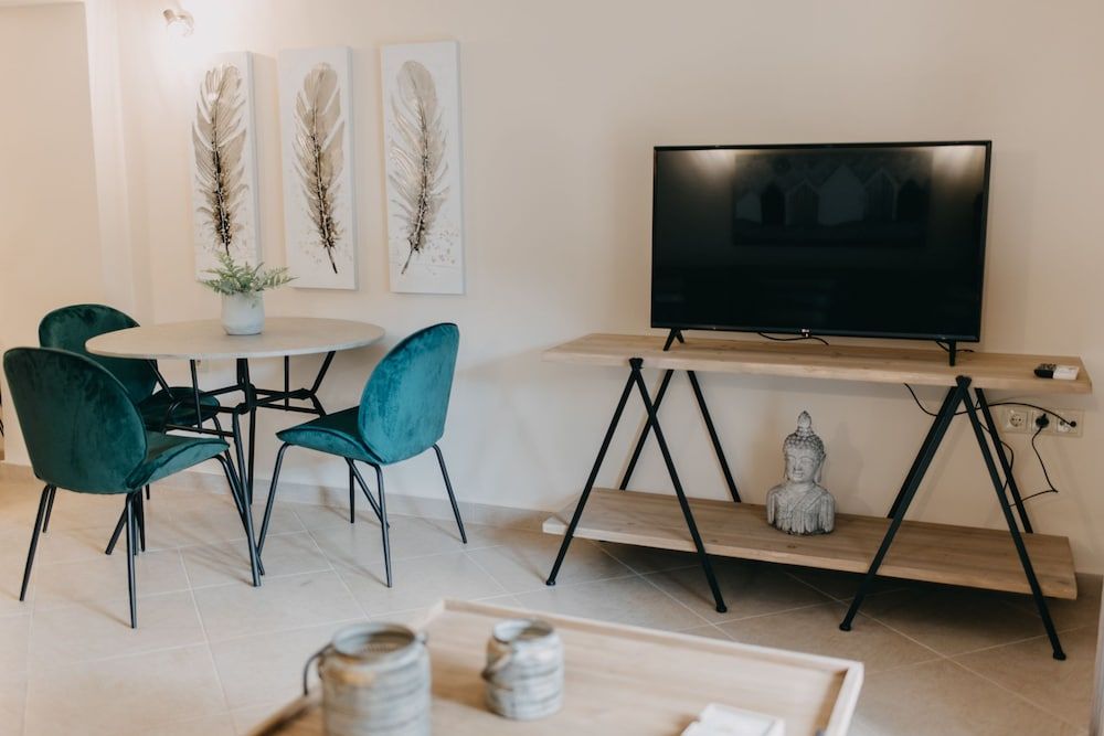 Best House Central Luxury Apartment Deluxe Apartment, 1 Queen Bed with Sofa bed, Kitchen, Courtyard View 19