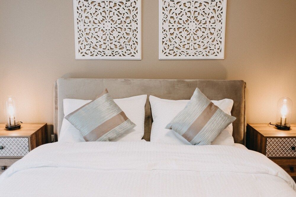 Best House Central Luxury Apartment Deluxe Apartment, 1 Queen Bed with Sofa bed, Kitchen, Courtyard View 7