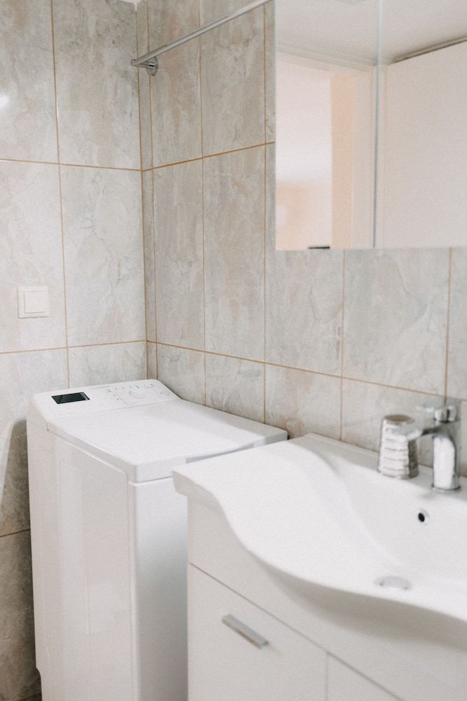 Best House Central Luxury Apartment Deluxe Apartment, 1 Queen Bed with Sofa bed, Kitchen, Courtyard View 9