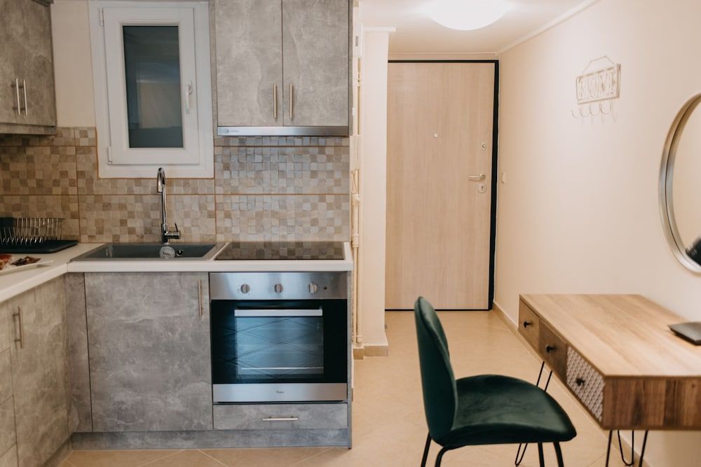 Best House Central Luxury Apartment Deluxe Apartment, 1 Queen Bed with Sofa bed, Kitchen, Courtyard View 14